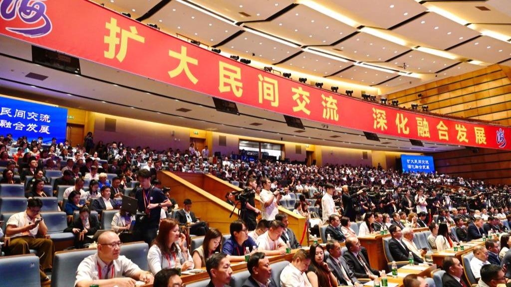 他一搂我就知道跑不了了
