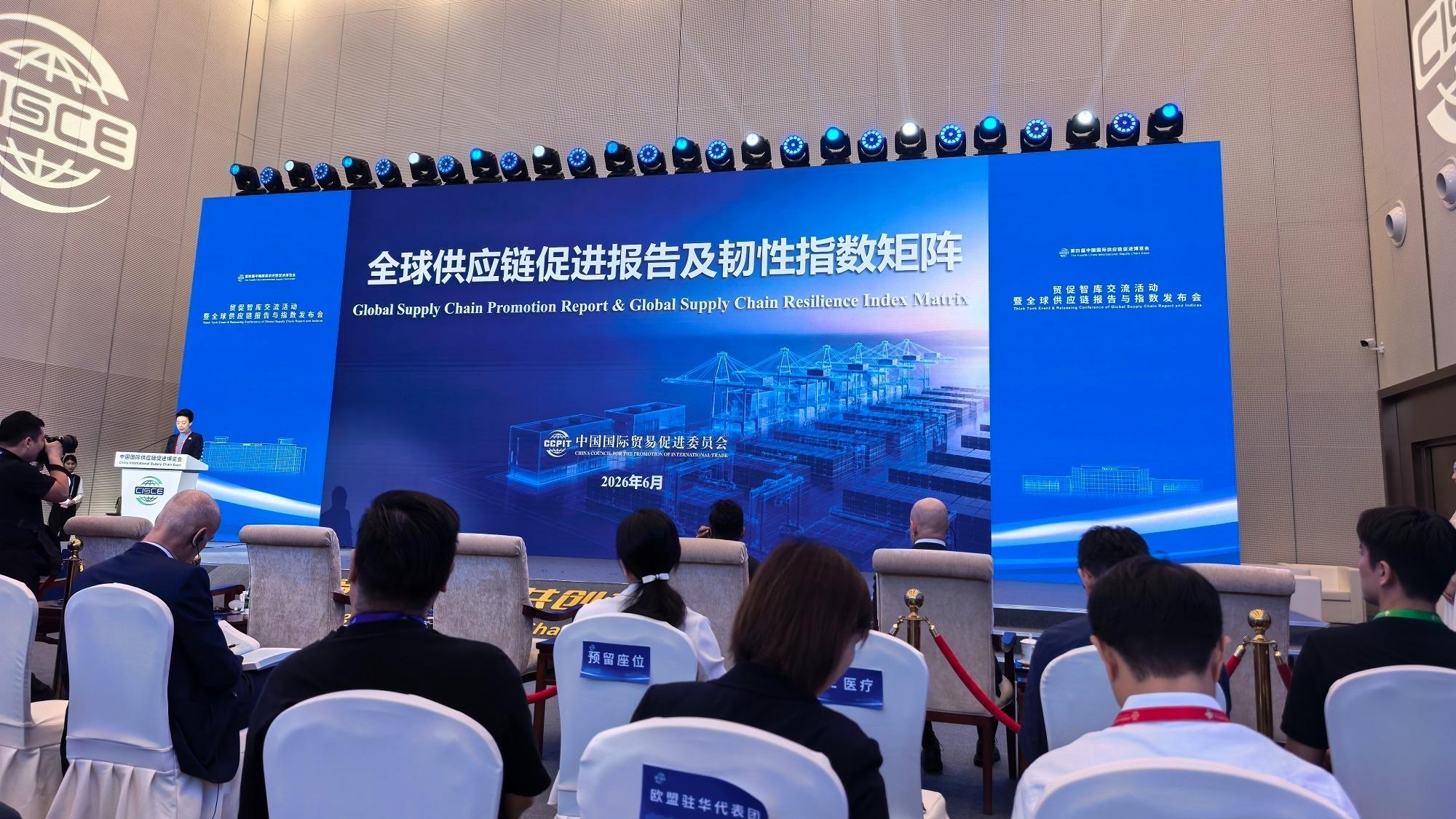 东部战区发布枕戈待旦组合海报